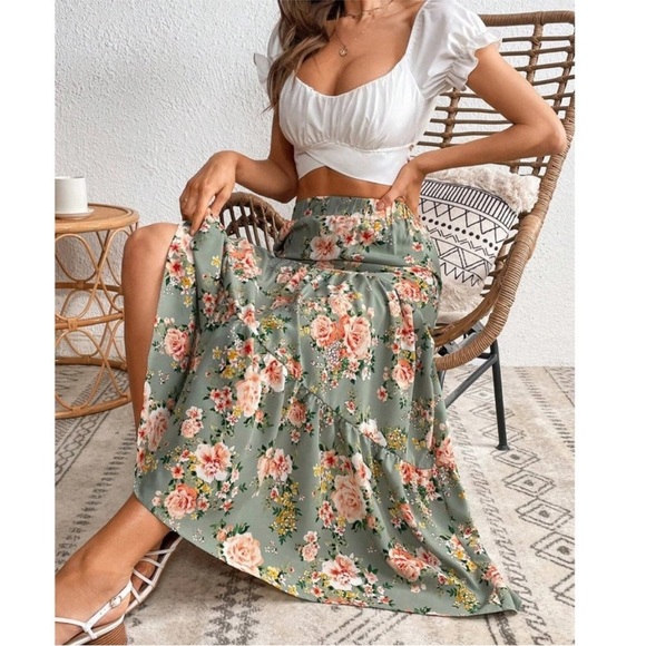 Floral tiered ruffle Skirt - Picture 2 of 4